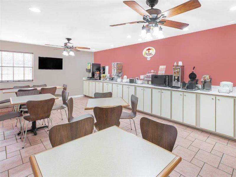 Super 8 By Wyndham Lowell/Bentonville/Rogers Area Luaran gambar