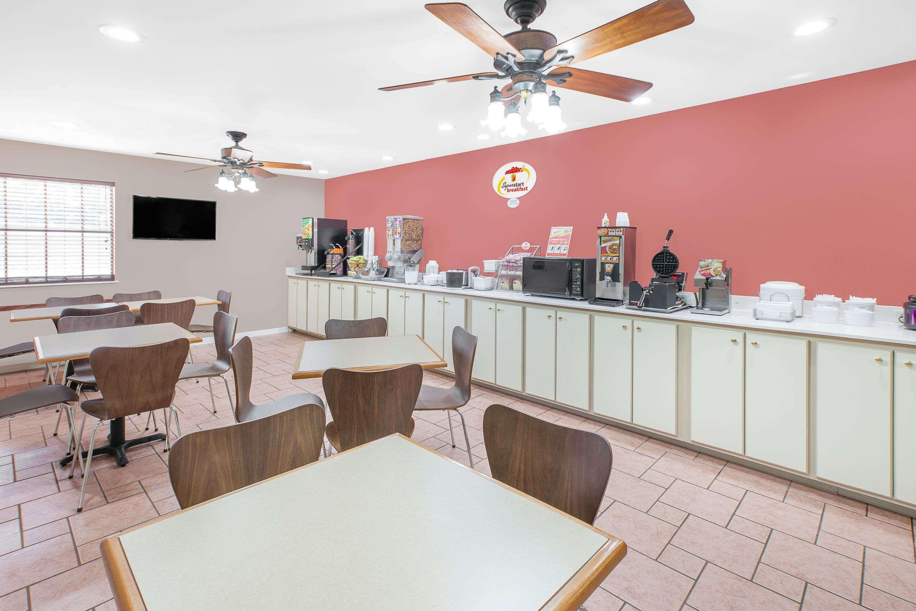 Super 8 By Wyndham Lowell/Bentonville/Rogers Area Luaran gambar